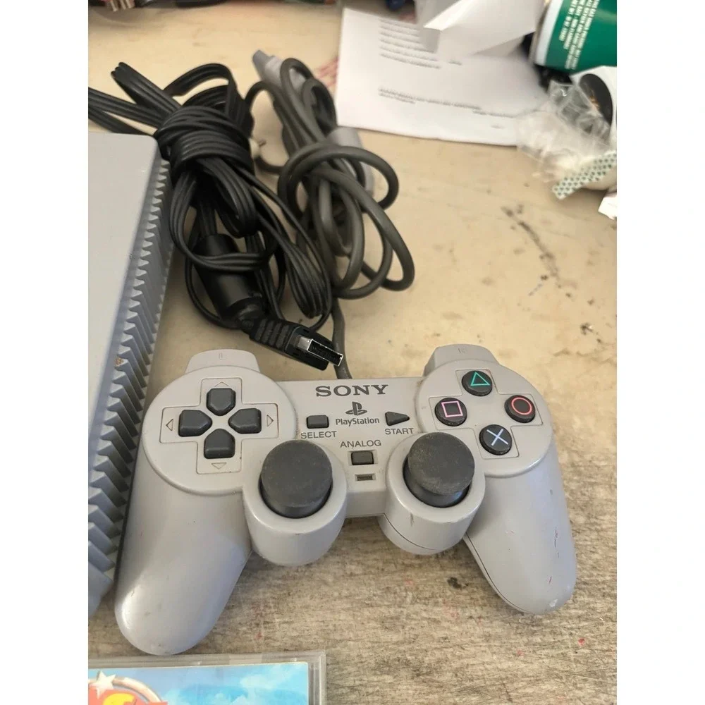Sony PlayStation 1 PS1 Console Bundle w/Crash Bandicoot 1+2+ crash Bash + 2 cont